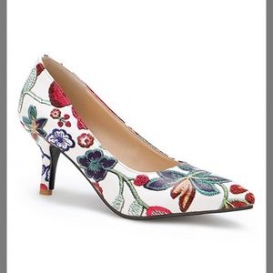 Beautiful Butiti Floral Heels Size 5 1/2 Medium-New REDUCED $10.00